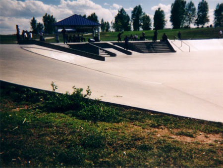 Section that divides the street course from the bowl